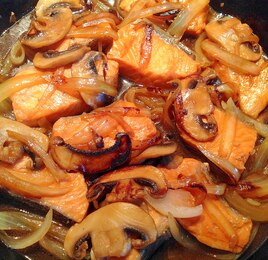生鮭とマッシュルームと玉ねぎの照り焼き